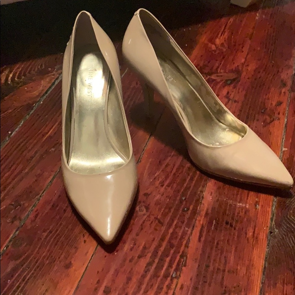 Extremely 90s nude patent Nine West heels